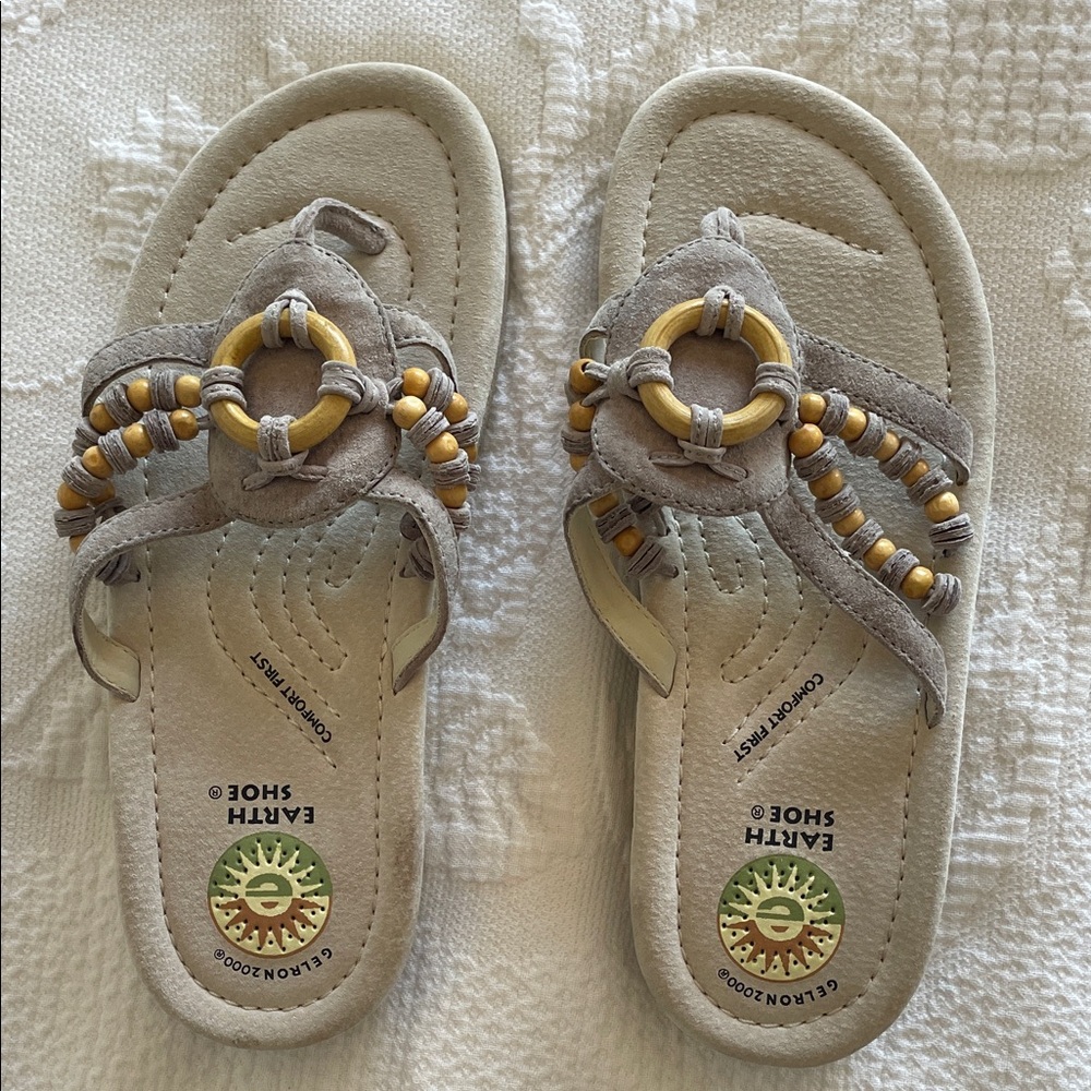 Earth Shoes Women’s “Logan” Beige Suede Beaded Sandals size 7